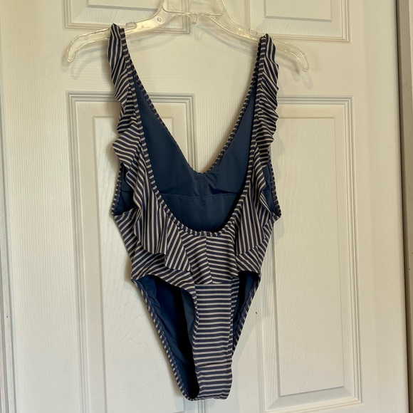 Aerie One-piece swimsuit ~ Size M. - Picture 4 of 4